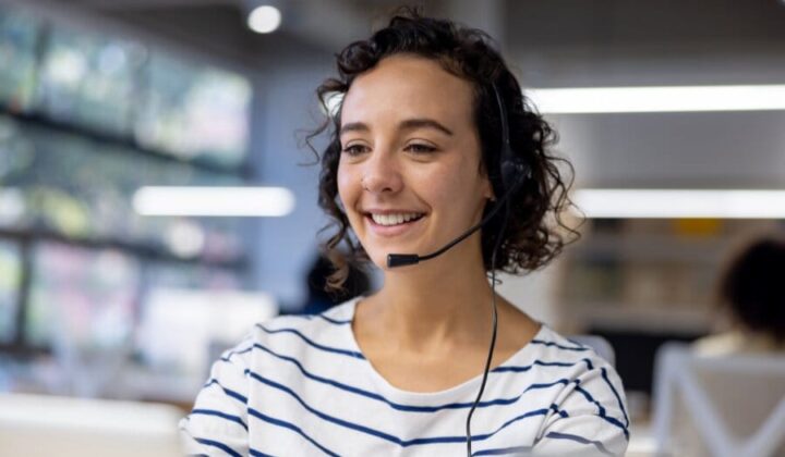 Advisor on the phone